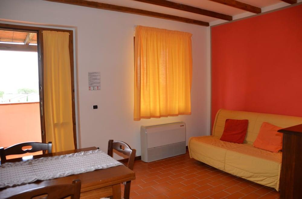 Le Corti Di Montepitti Aparthotel 3*