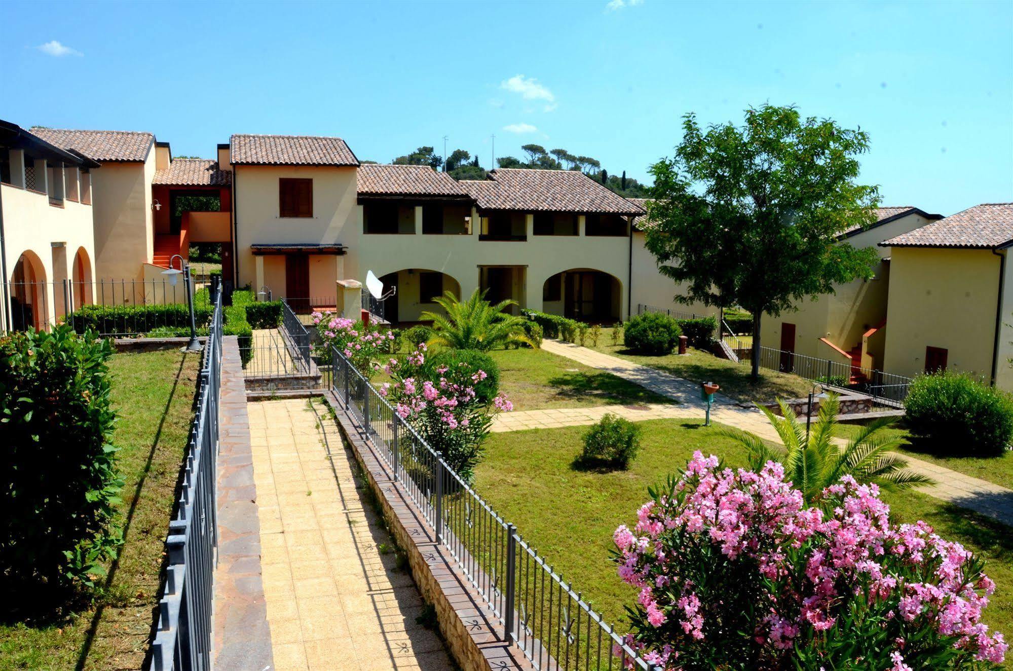 Aparthotel Le Corti Di Montepitti 3*