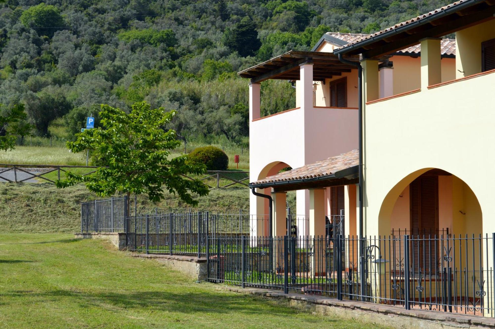 Aparthotel Le Corti Di Montepitti